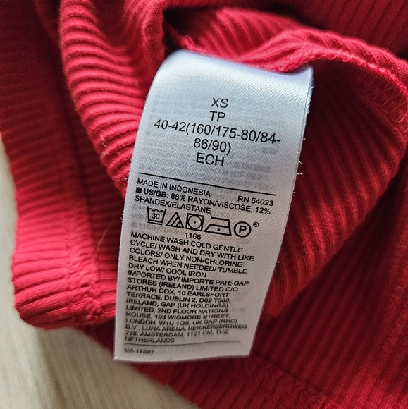 Banana Republic - Red Top - Size Small - Picture 2 of 4